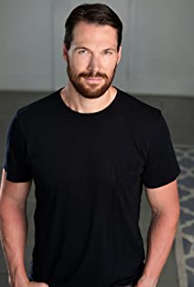 How tall is Daniel Cudmore?